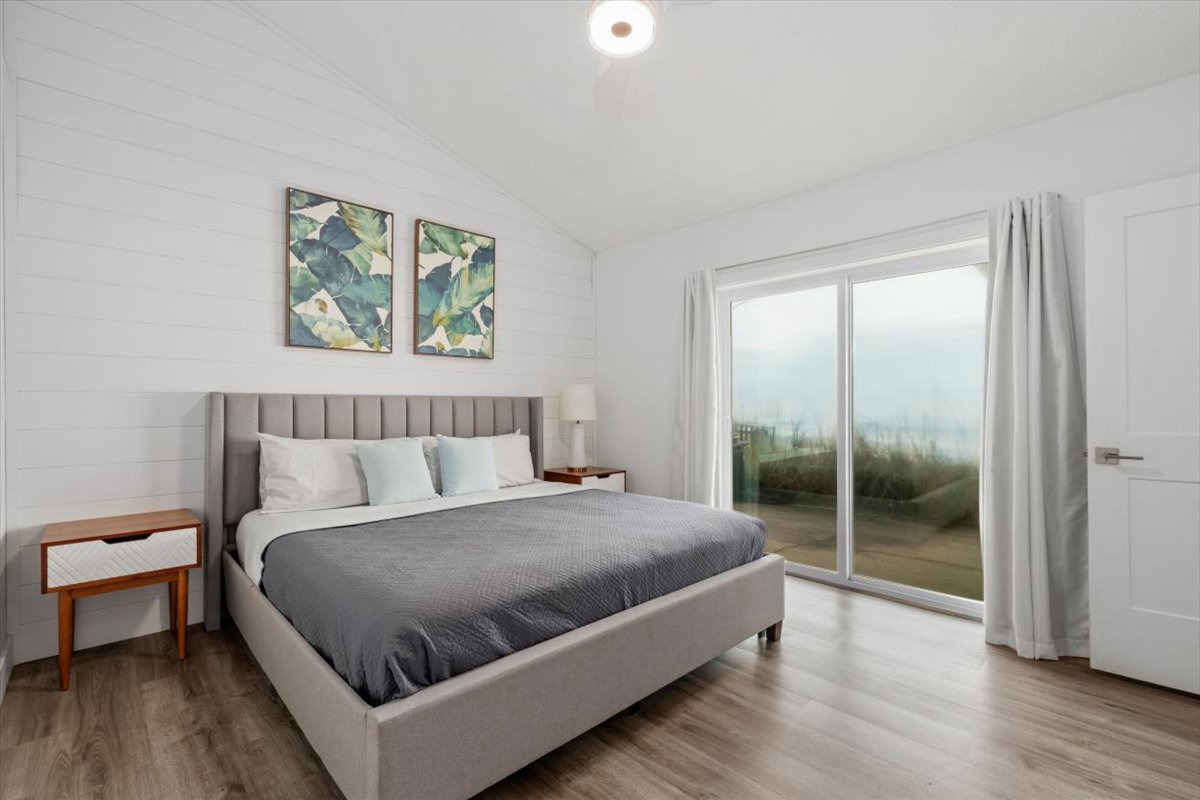 Oceanfront Primary Bedroom