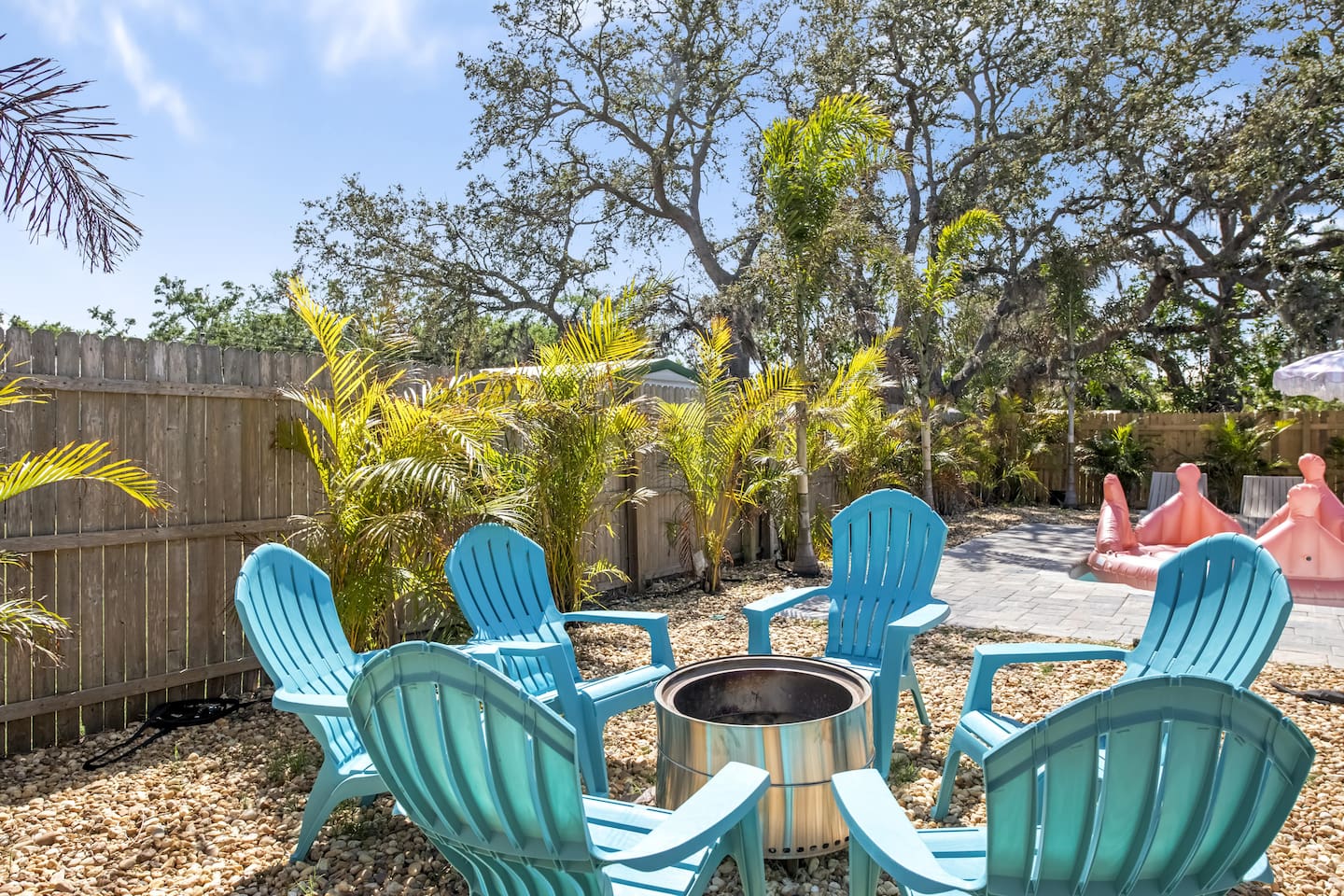 Outdoor smokeless firepit 