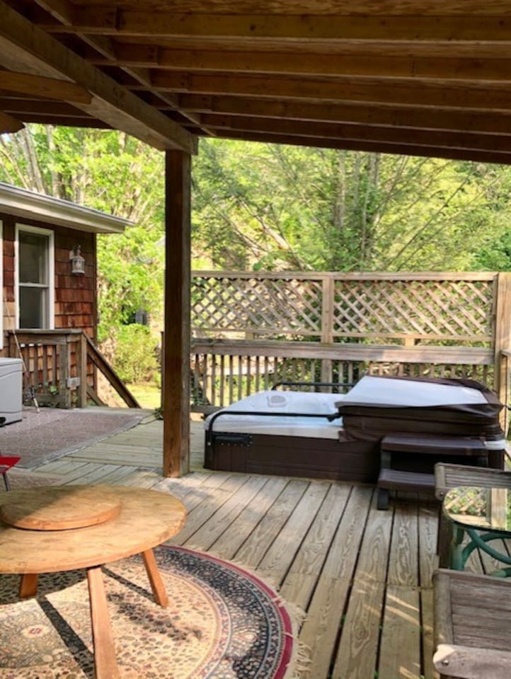 Hot tub on back porch