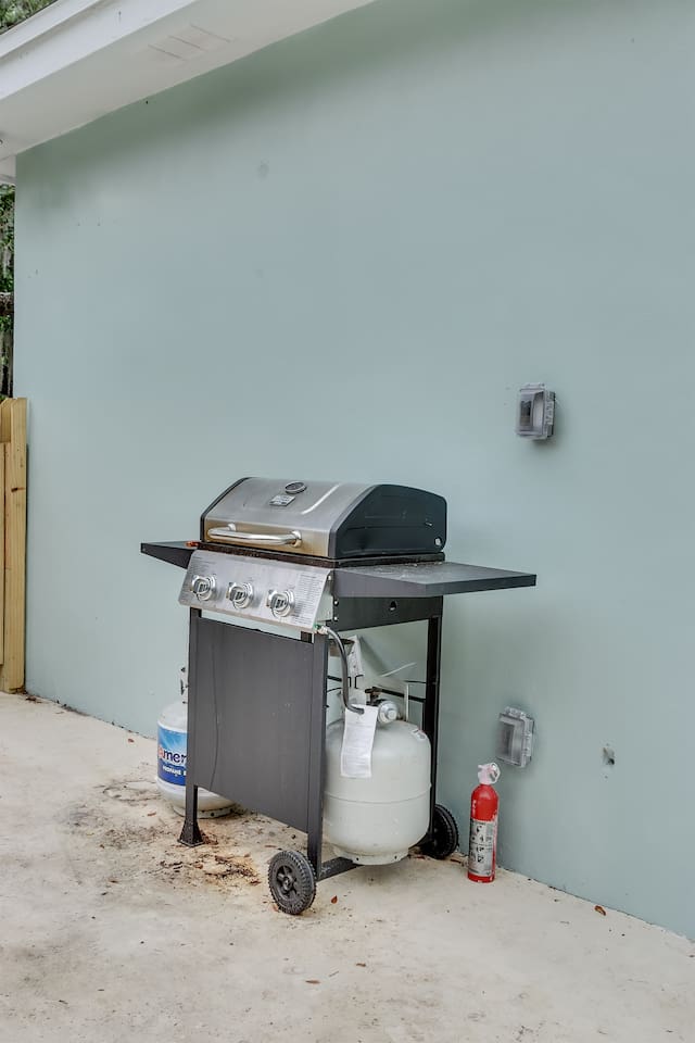 Full Size Grill with Propane Provided