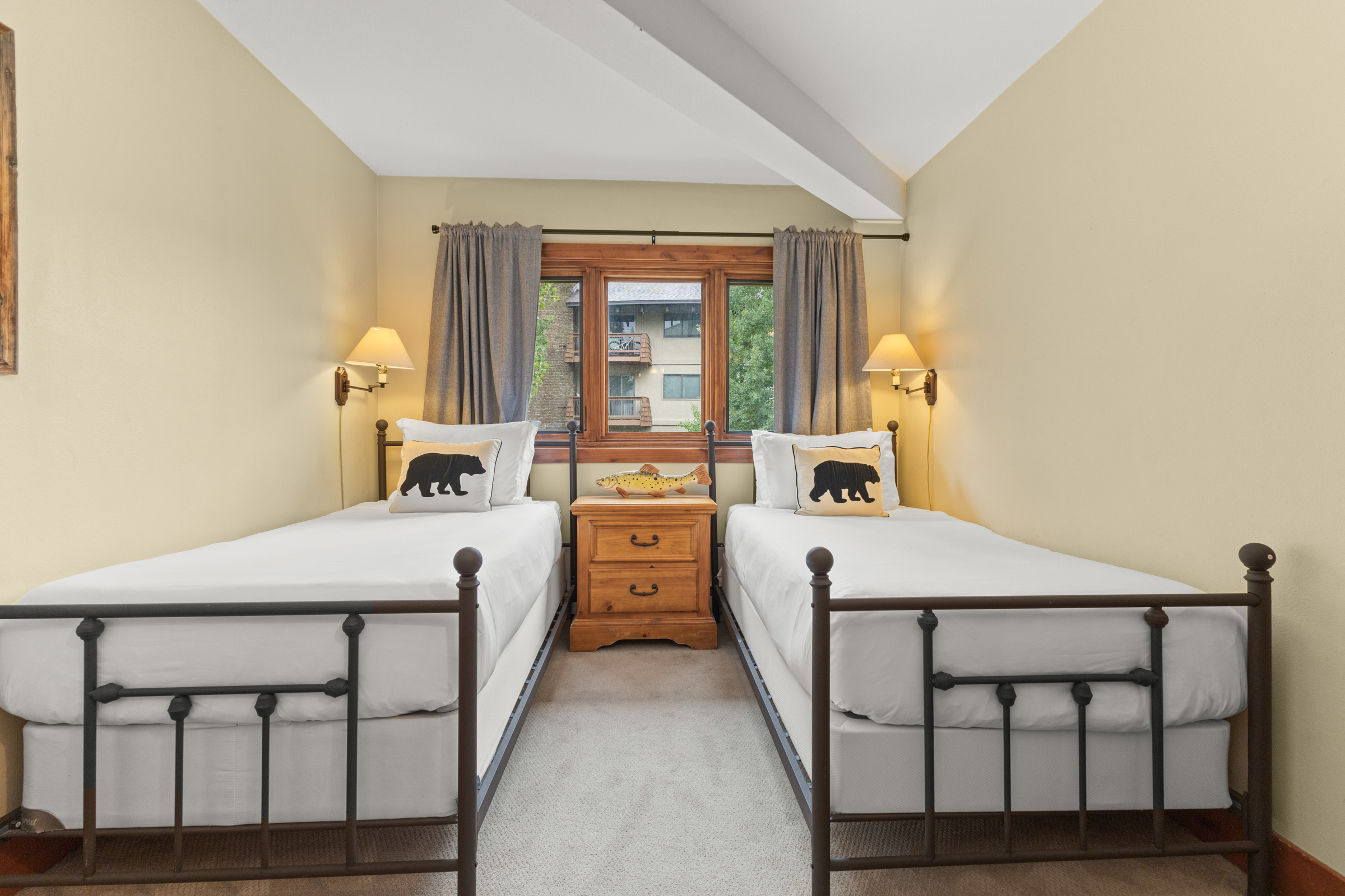 Bedroom 3 | XL Twin over Queen Bunk