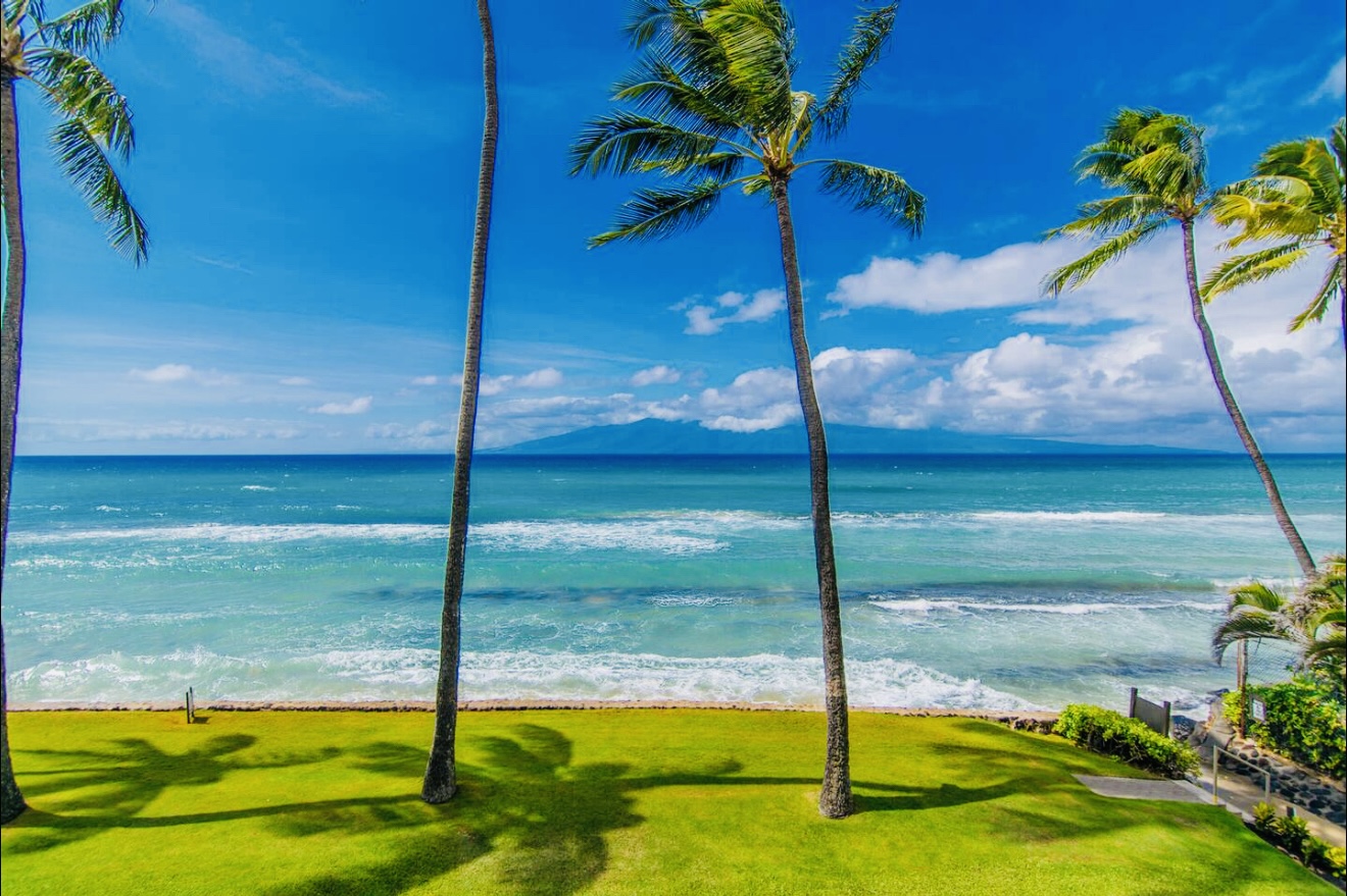 Island hopping (both Molokai and Lanai) from the comfort of your lanai