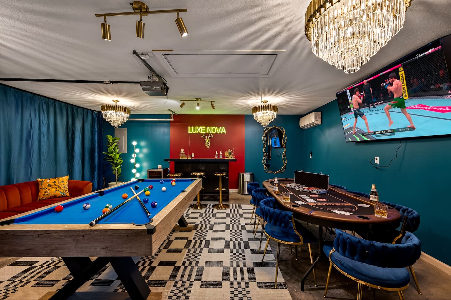 Poker or pool with your drinks? Game on!