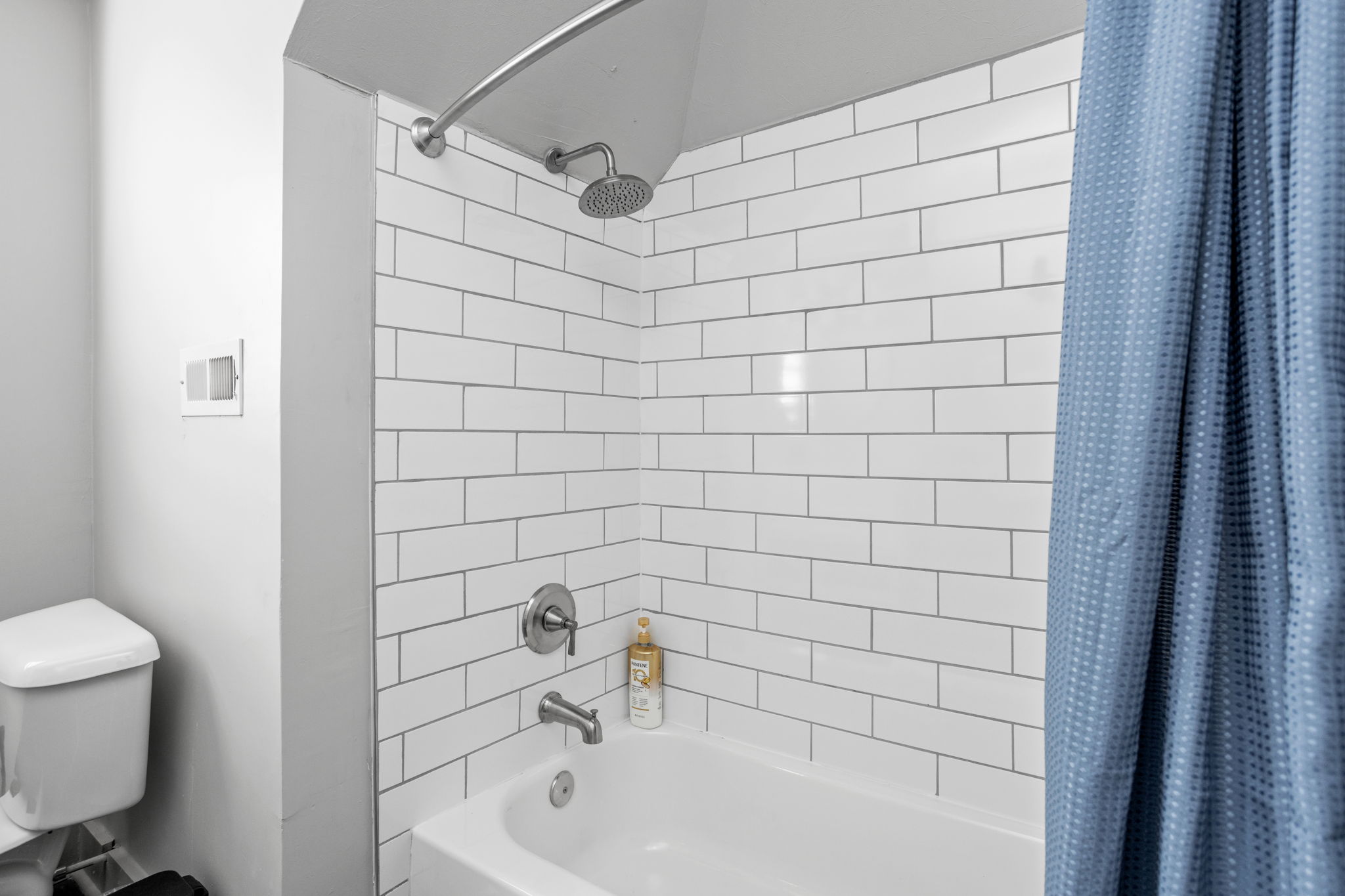 Prepare and unwind in the full bathroom.