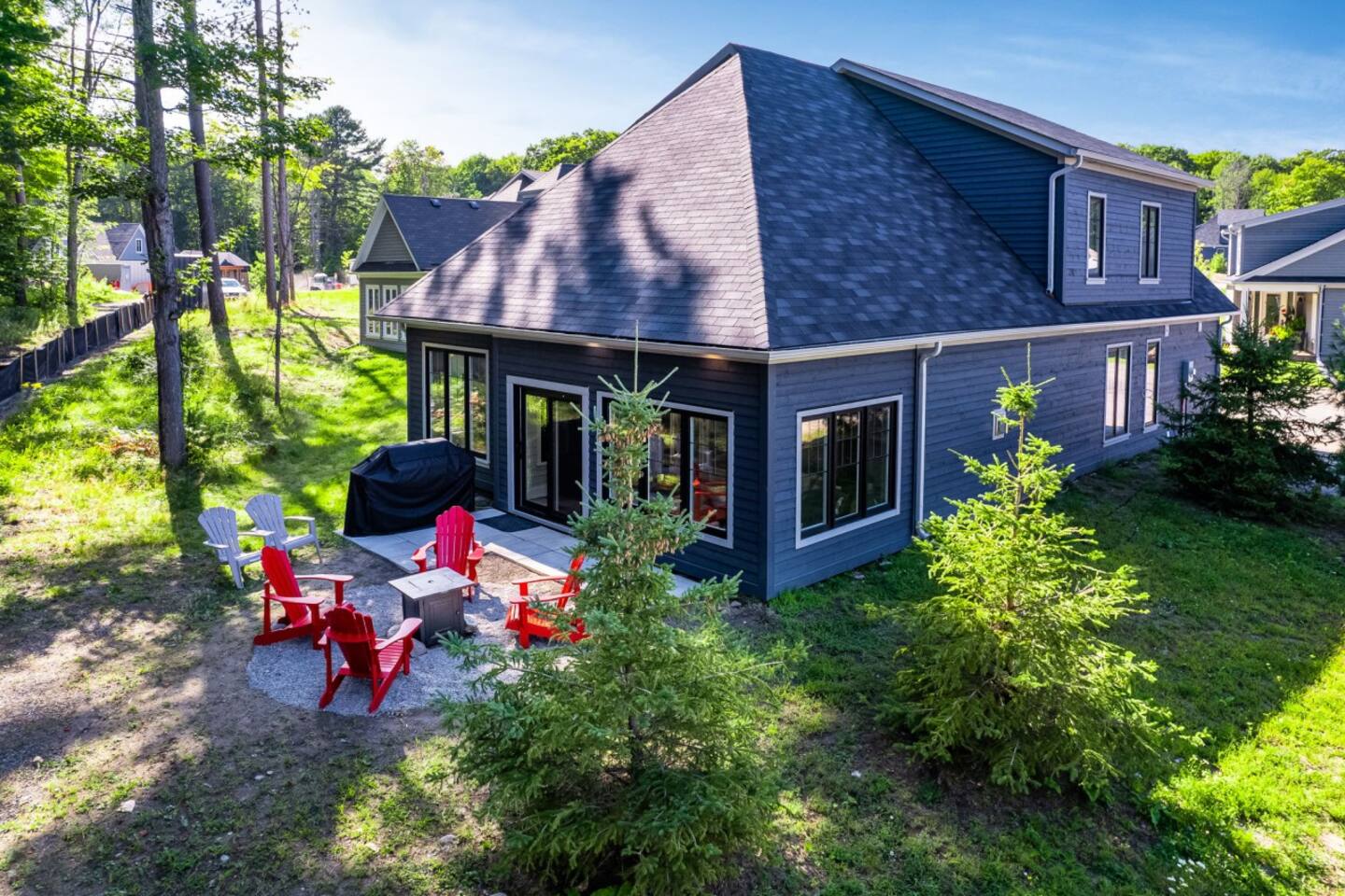Where cottage architecture meets the timeless landscape of Muskoka.