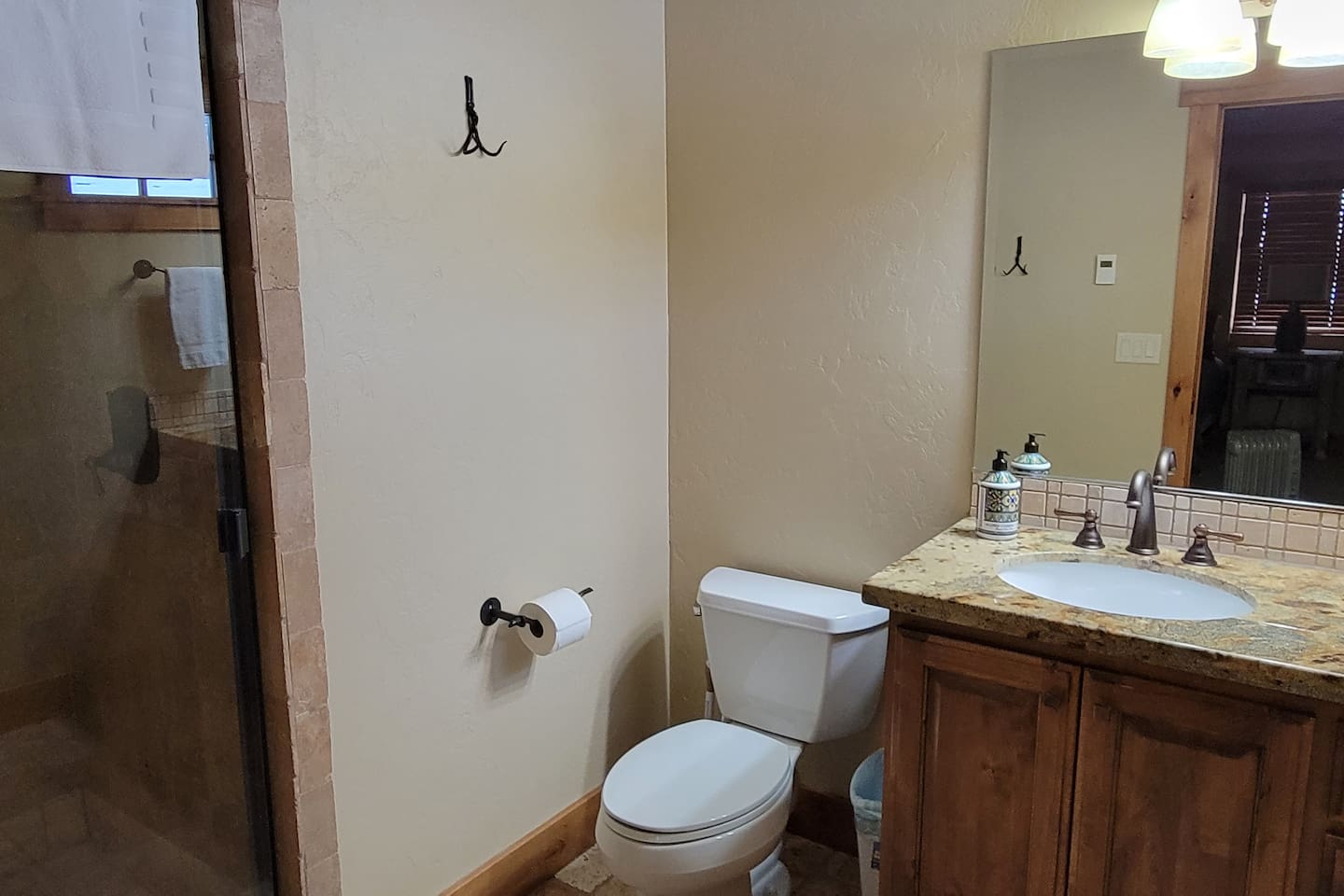 Bedroom 2 en-suite bathroom