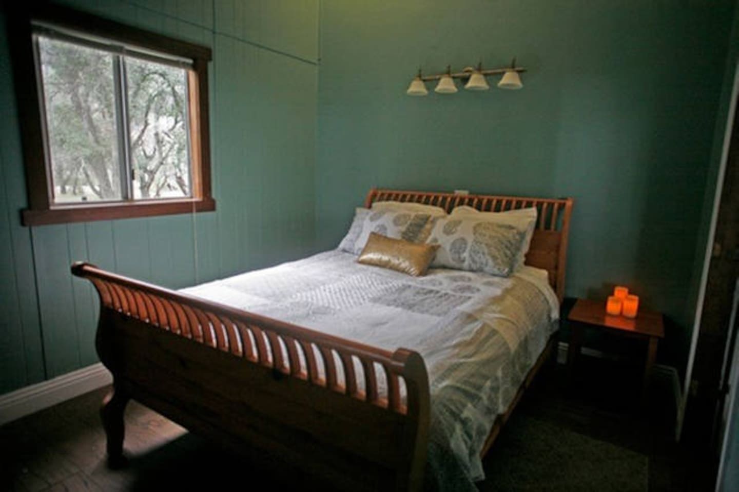 Master bedroom with queen bed