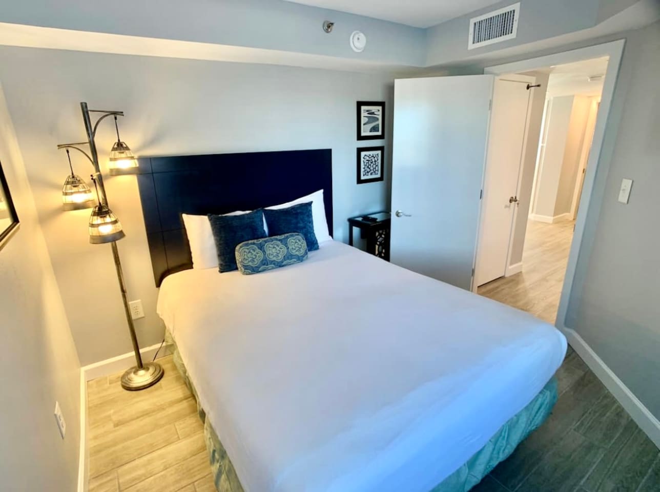 3rd bedroom with Queen Bed 