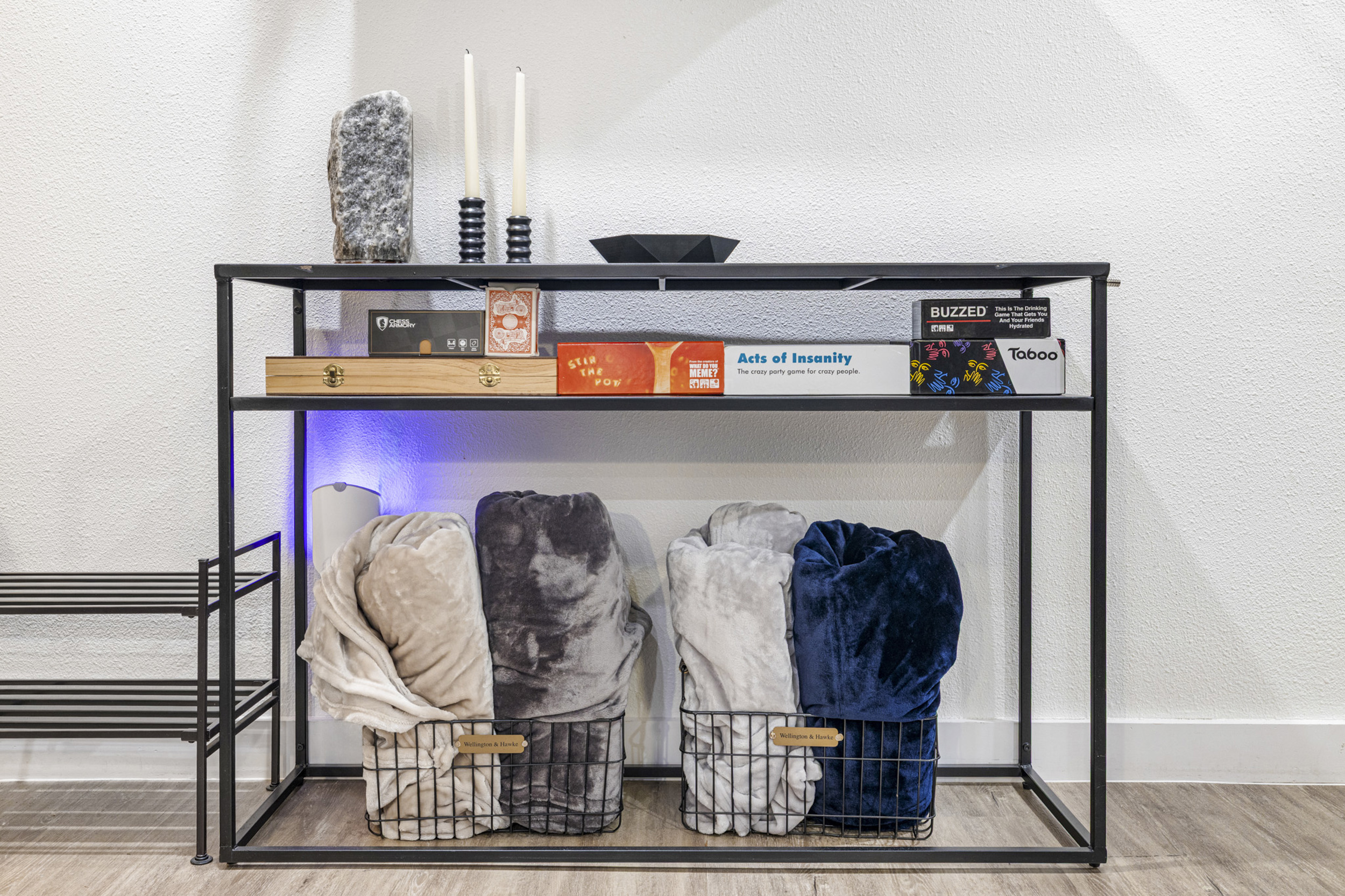 Trendy decor with plush blankets and games for entertaining moments!