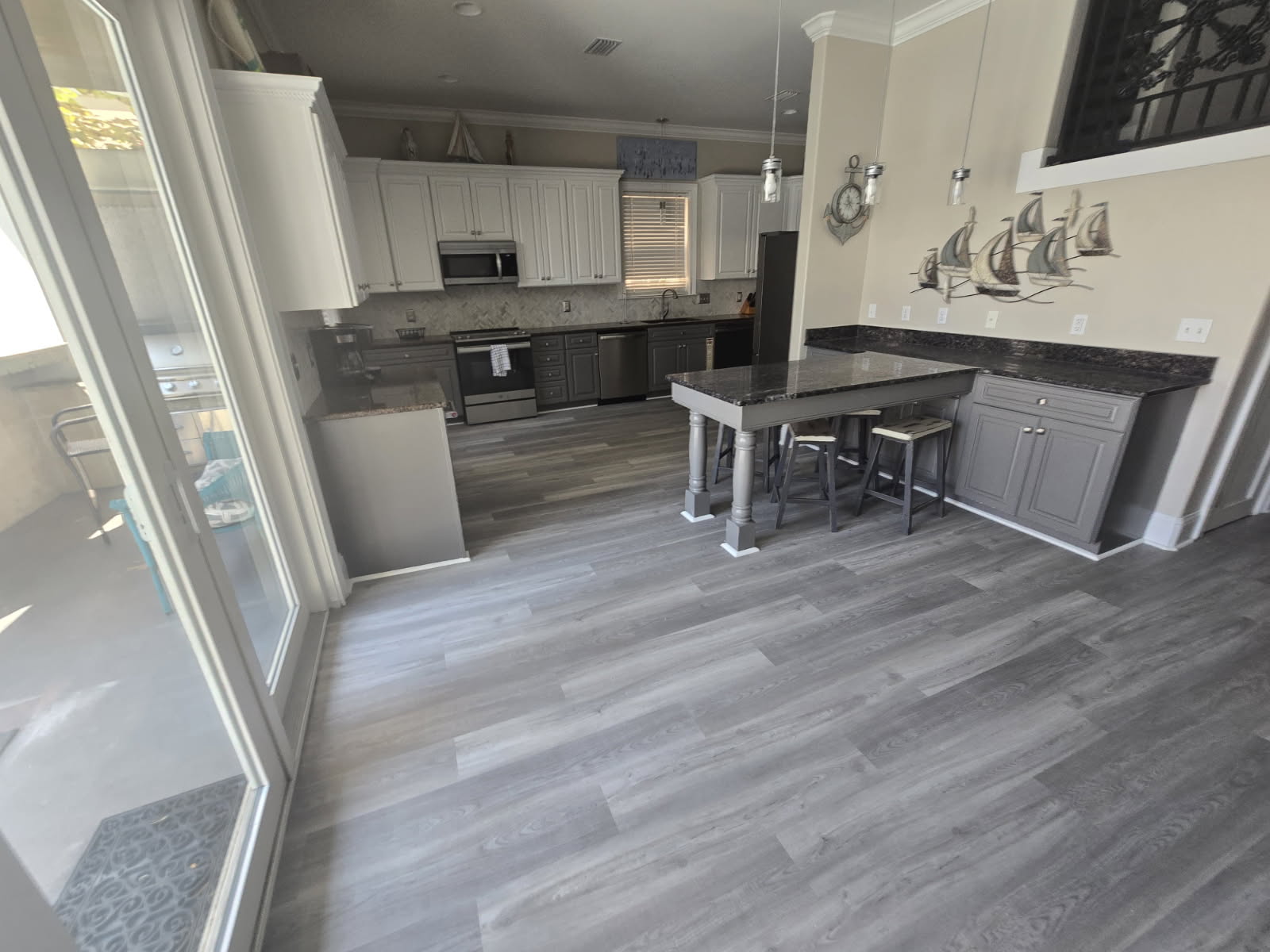 Fully Stocked and Updated Kitchen