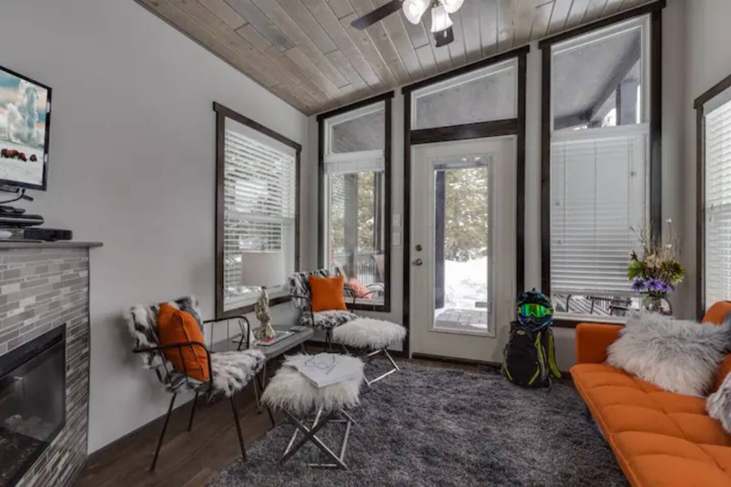 Entrance into living room