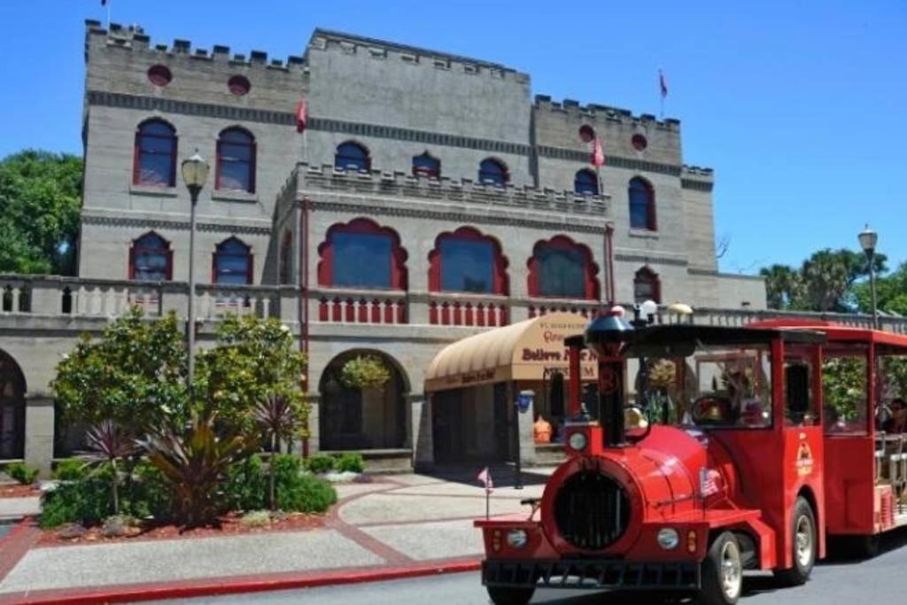 Walk to downtown, no parking worries for Nights of Lights!!