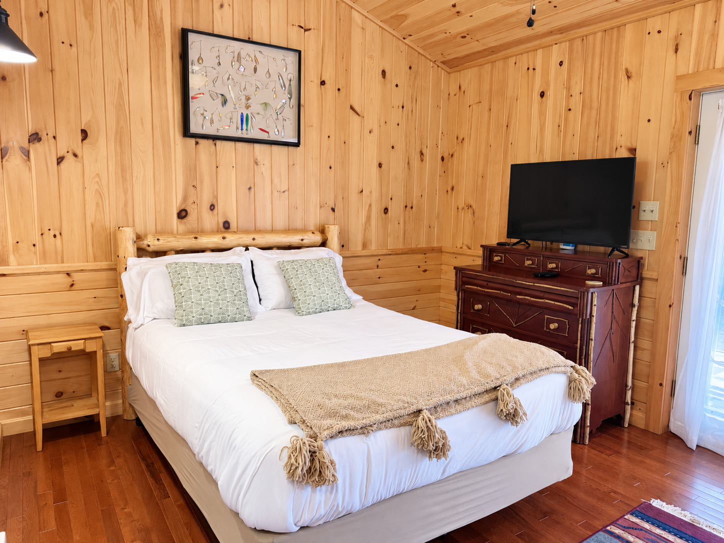 Queen bedroom with Smart TV