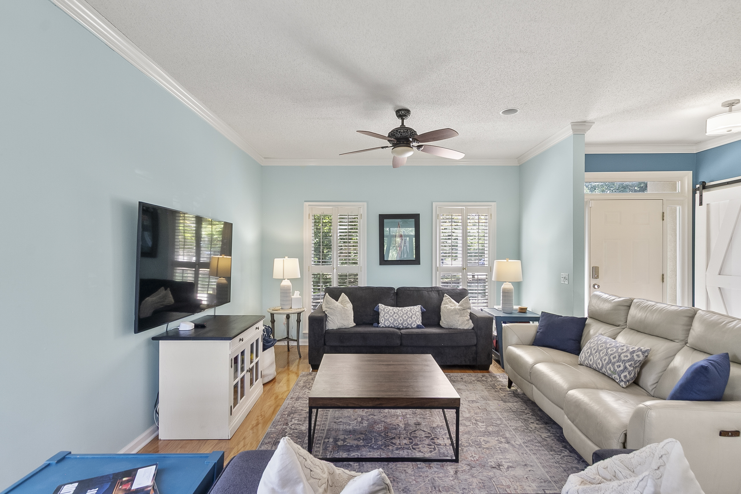 Living Room l Smart TV l Reclining Sofa