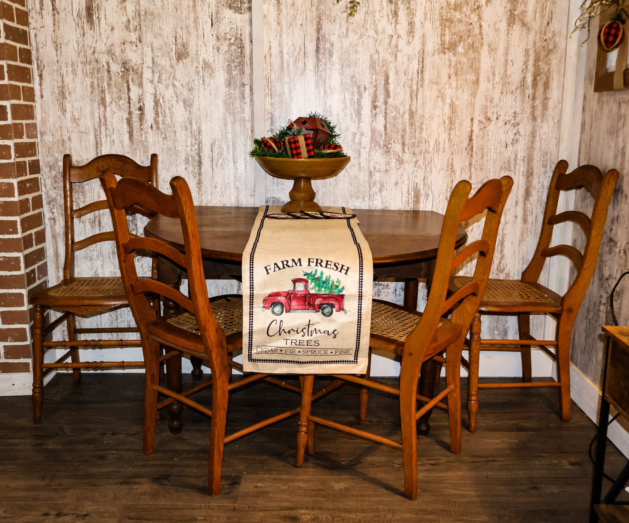 A perfect fit in this tiny home to have your meal together