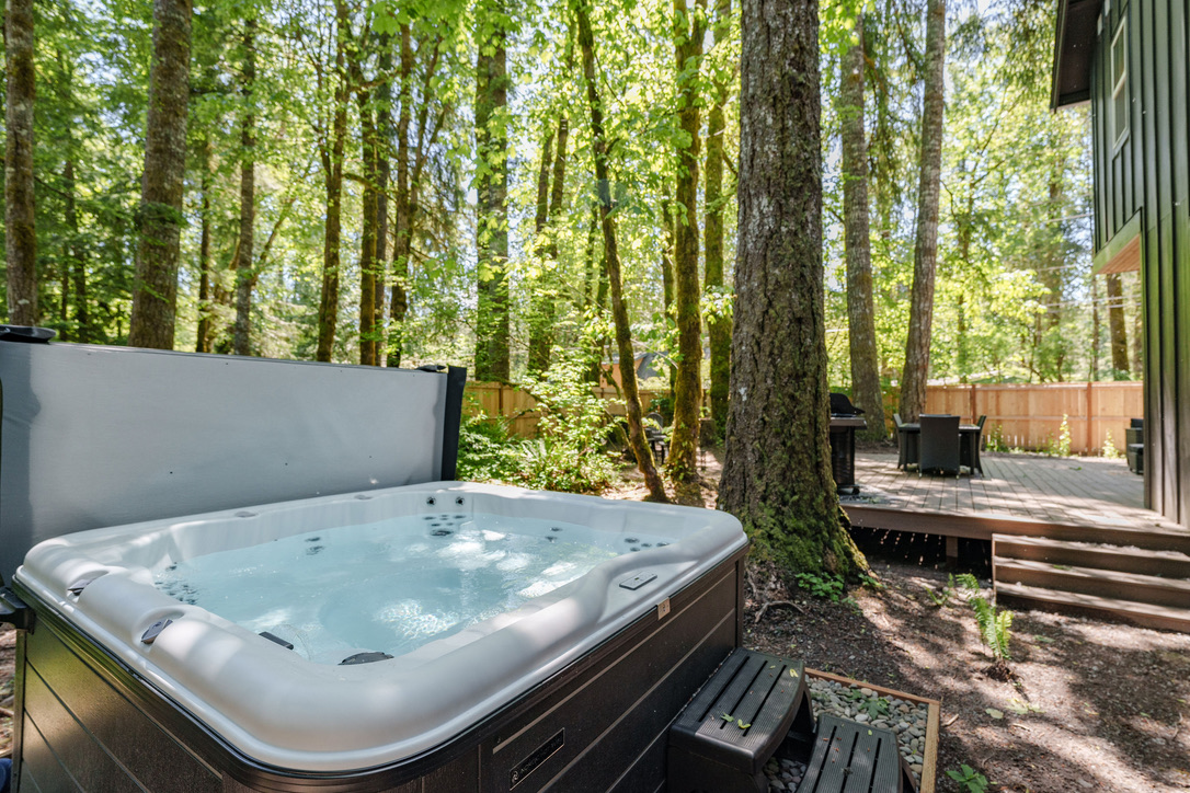 Mt Hood Hideaway Hot Tub