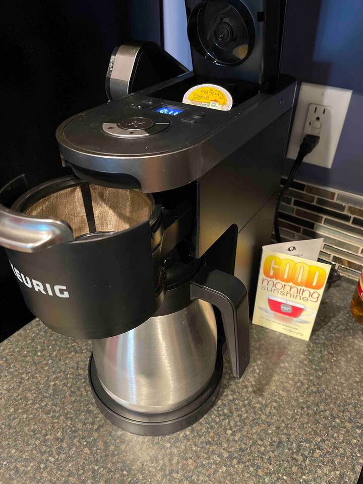 New Kuerig coffee maker uses pods (some provided) OR coffee grounds (provided in freezer). Be sure to use the reverse osmosis water in the Kuerig for best taste. 