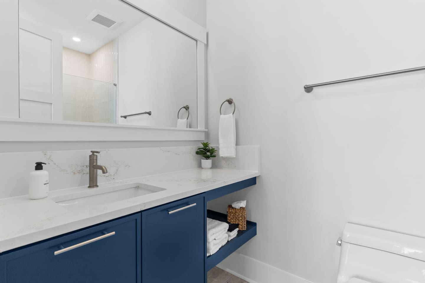 A rare luxury for large groups - each king suite includes its own private en-suite bathroom for added comfort, convenience, and privacy.
