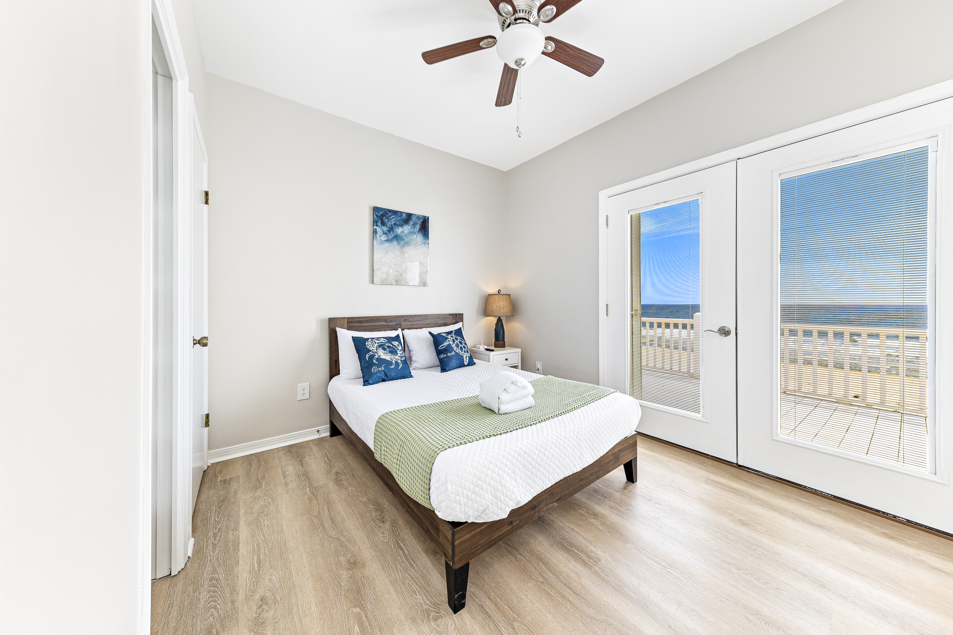 Full Bed with Ensuite &amp; deck access on West Side (Bedroom 6)