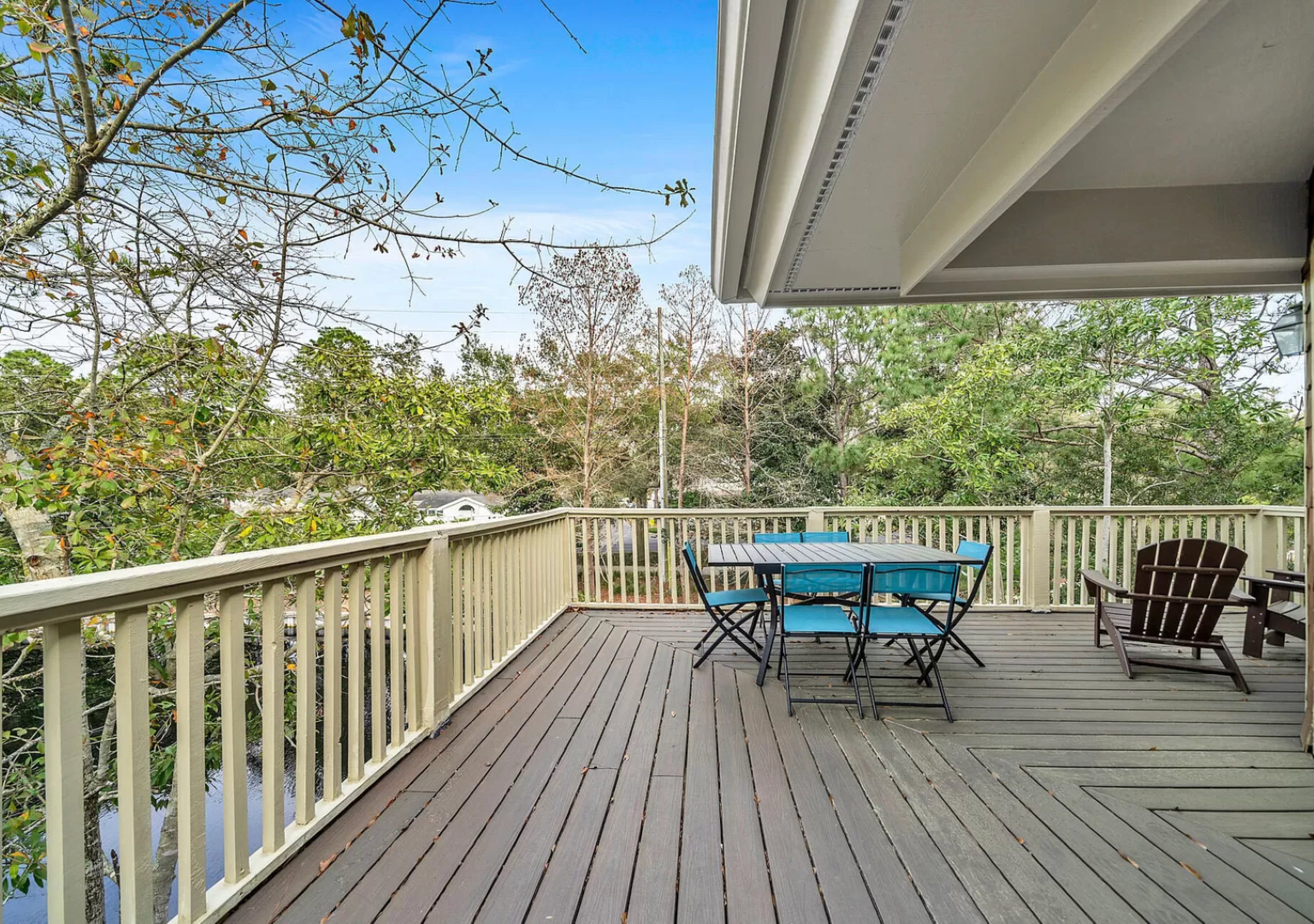 Why go to a restaurant when you can dine at a place like this?