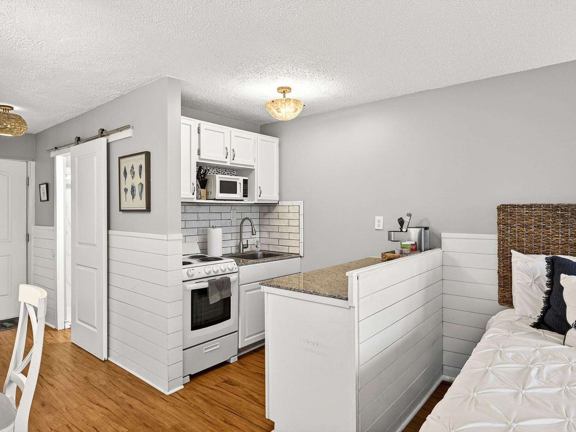 Kitchen with all appliances