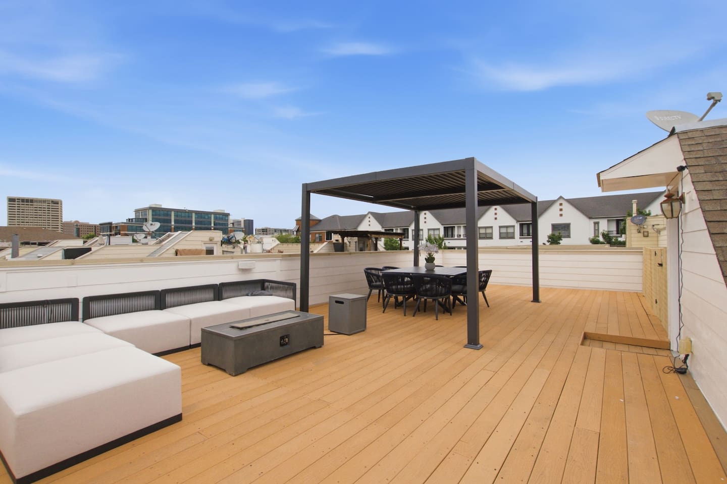 Rooftop lounge seating, a fire pit, with open-sky views of the Dallas skyline. Wind down after a day in Uptown with a drink in hand and the whole city spread out in front of you.
