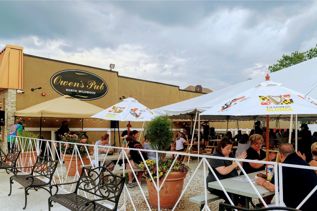 Popular local pub with outdoor seating, offering a relaxed spot to enjoy meals and drinks nearby. A casual neighborhood setting where guests can dine outside, socialize, and experience the local atmosphere.