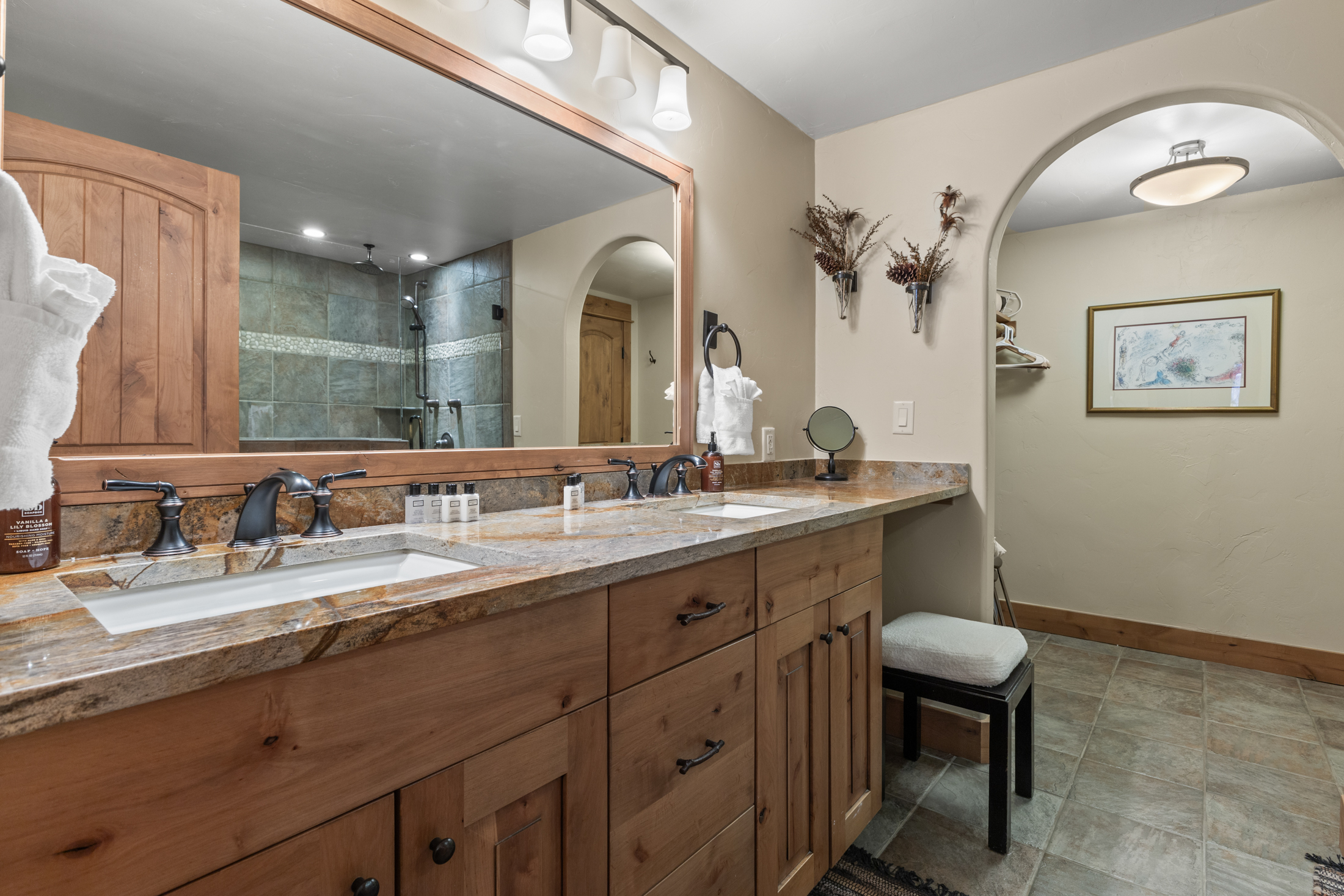 Ensuite Bathroom 1