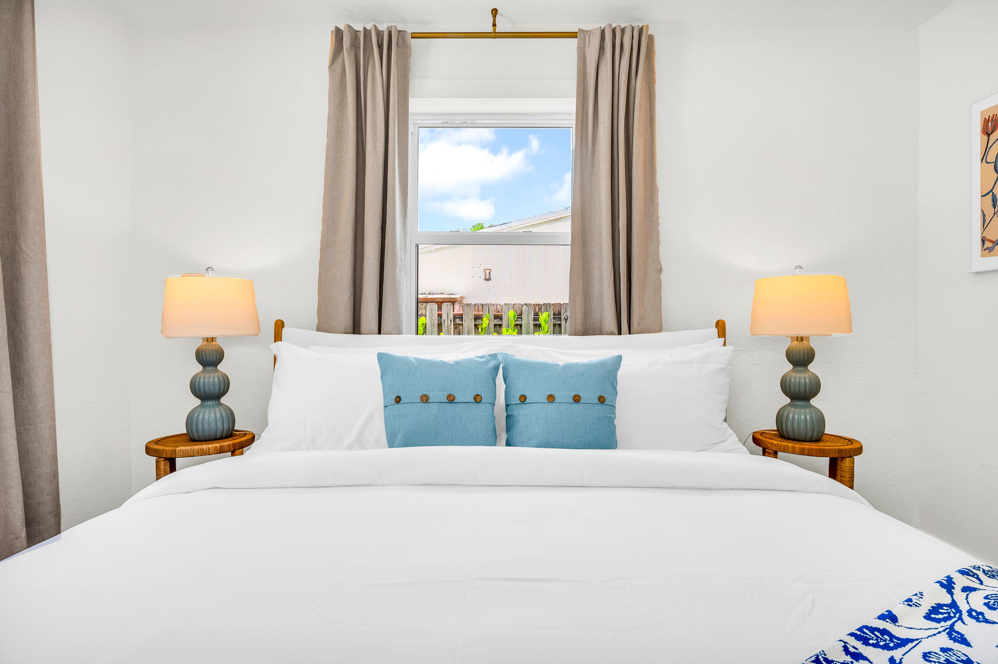 Elegant and tranquil, this second King suite features soft, natural tones, designer lighting, and plush bedding for a restful night’s sleep. Surrounded by sunlit windows with tropical pool views,