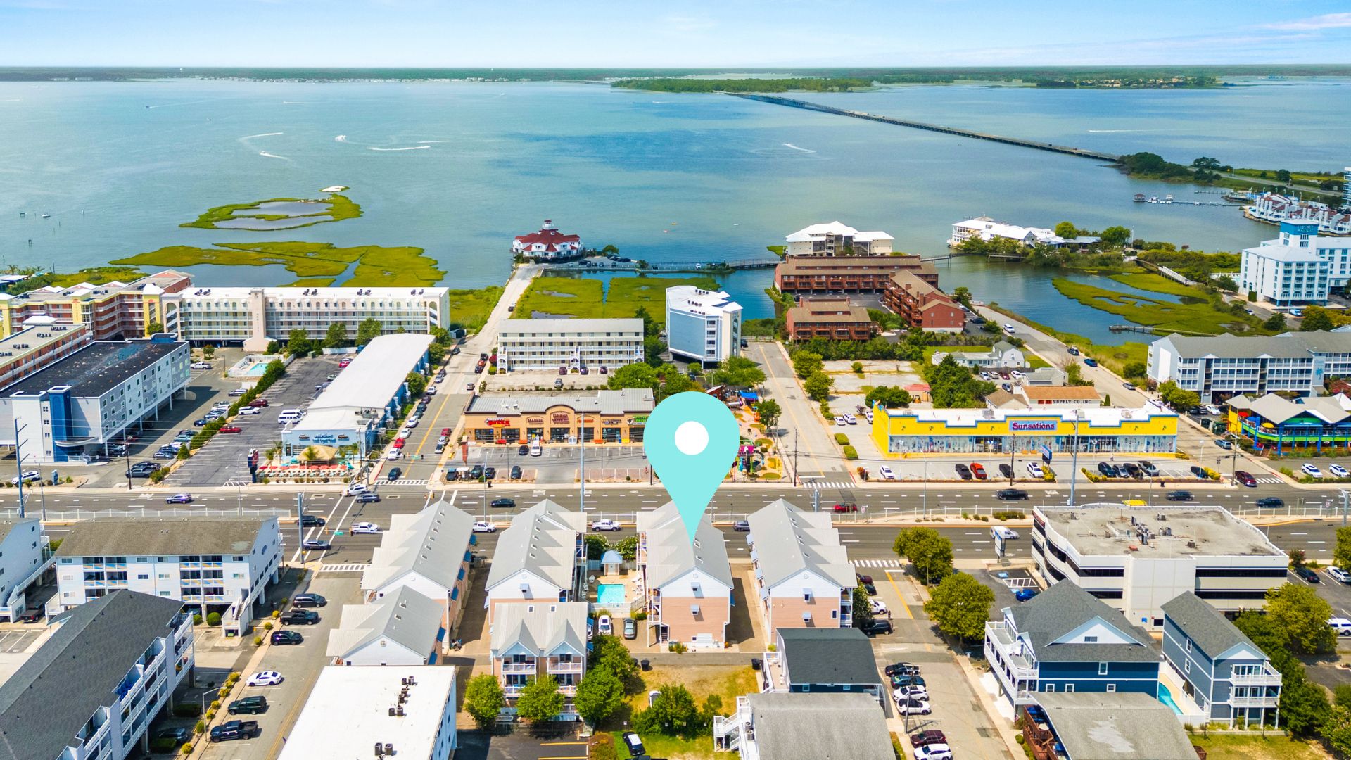 Bad Monkey, Fagers, Mackey's, Seacrets, all a short walk!
