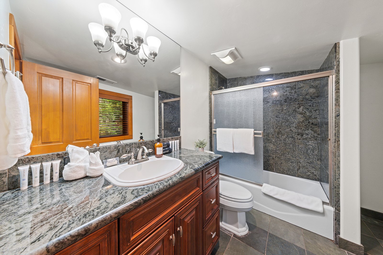 Soak the mountain out of your legs in the primary ensuite — deep tub, fresh towels stacked and waiting.
