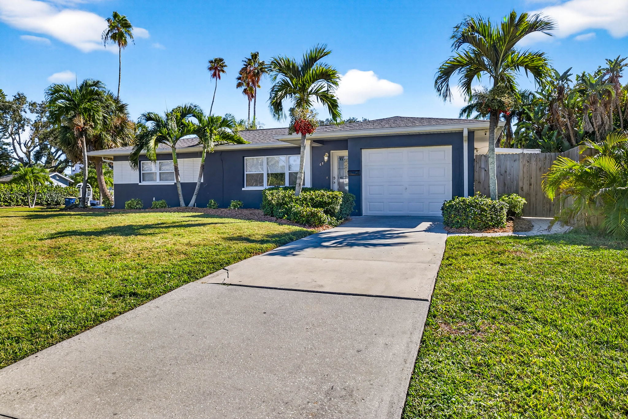 Walk to beach/Hot Tub/Pool/New Remodel 3