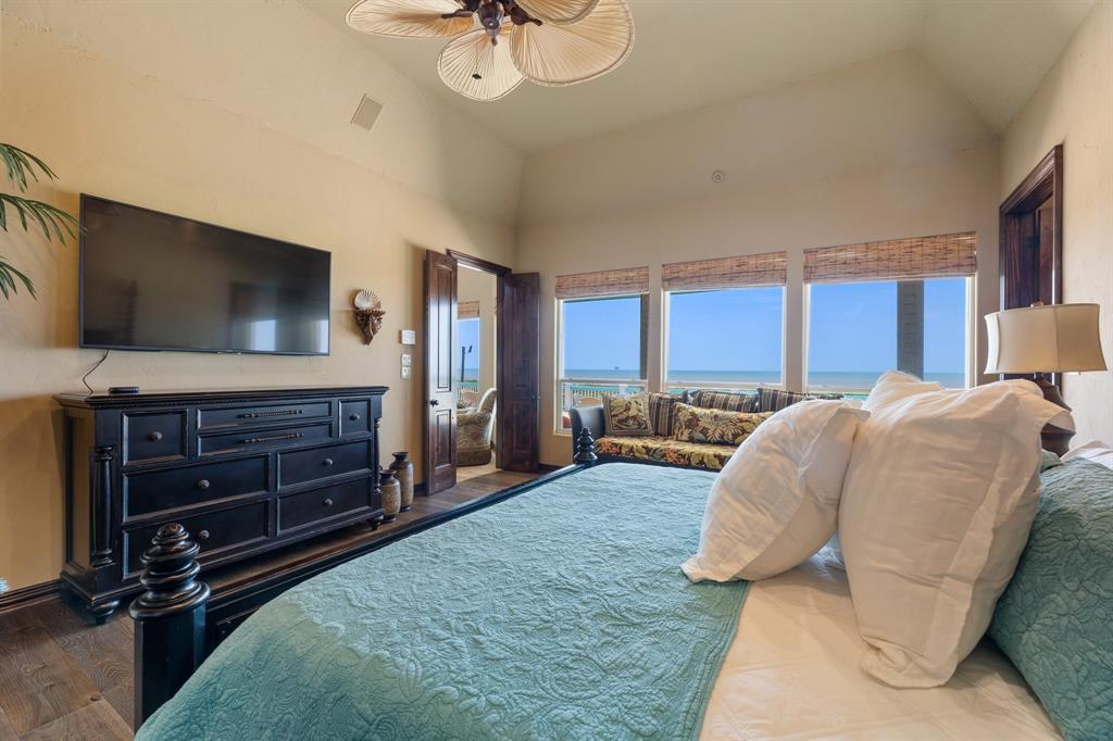0a3f81882fc24168ba150b01a0630c27 | Beachhouse | Texas | TX | Vacation Homes | Galveston | Crystal Beach | Kokomo | Breezy Days | Beachfront Elegance | Sunrise Serenity | Southern Sands Property Management, LLC
