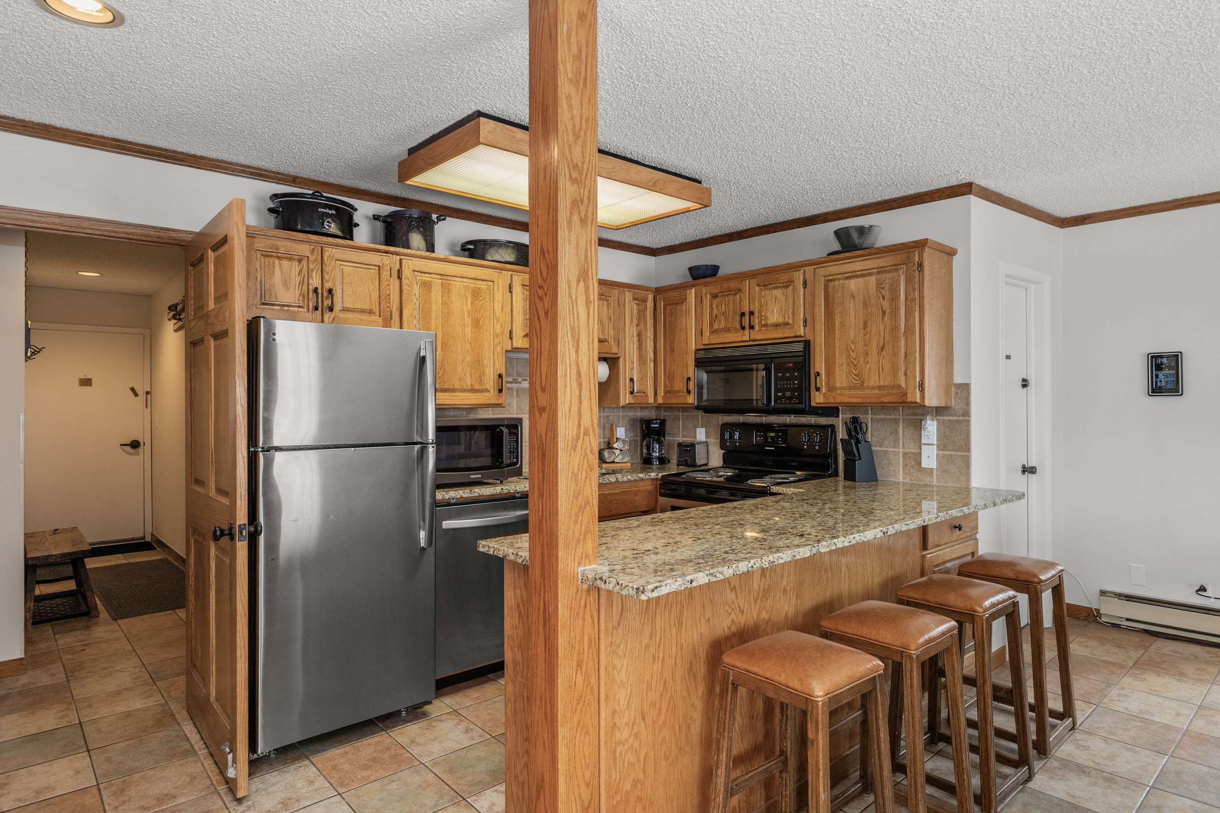 Kitchen | Breakfast Bar for 4