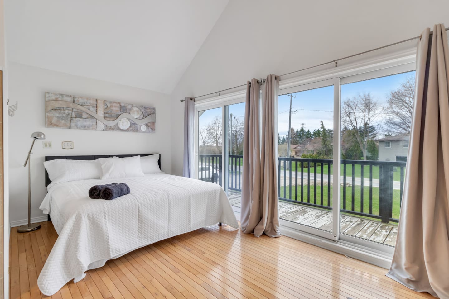 Upstairs king bed 
