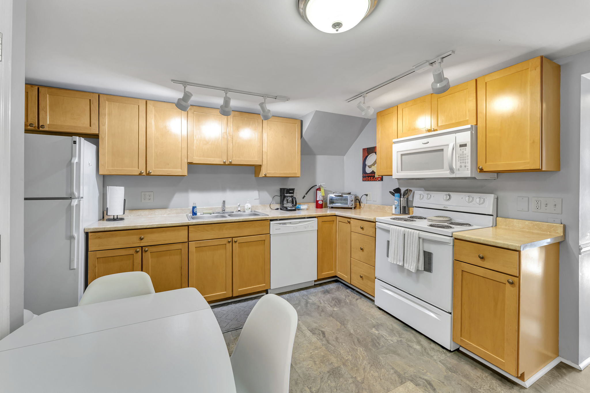 Creamery Apt 7 kitchen / dining area