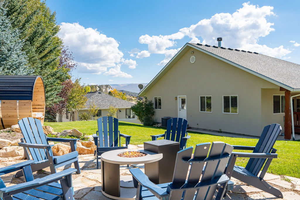 Firepit, sauna, hot tub, and views. Add in some good company and you've got a perfect evening