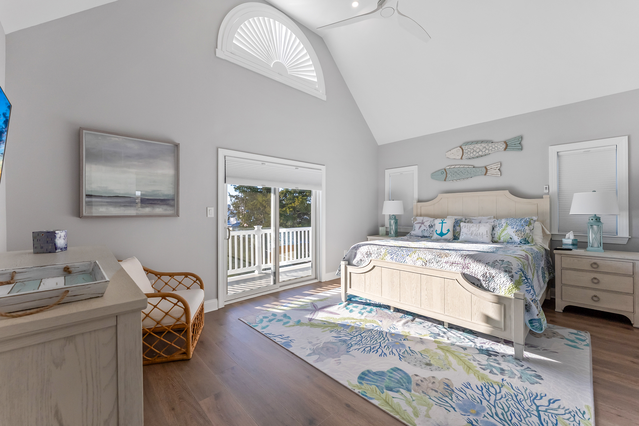Large Bedroom With Vaulted Ceiling and Private Outdoor Deck