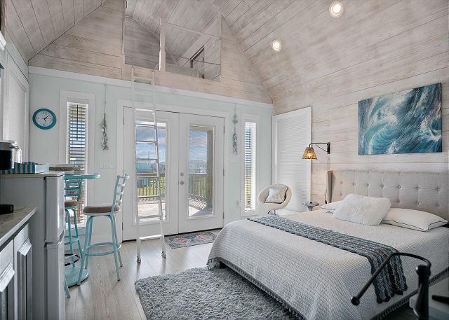 0a93e5bfc9444ed9aebab91028c01a9b | Beachhouse | Texas | TX | Vacation Homes | Galveston | Crystal Beach | Kokomo | Breezy Days | Beachfront Elegance | Sunrise Serenity | Southern Sands Property Management, LLC