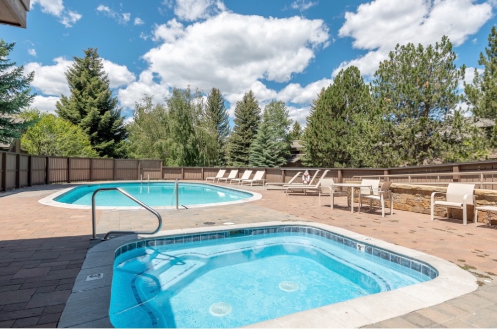 Snowcreek Year-Round Hot Tub and Seasonal Pool