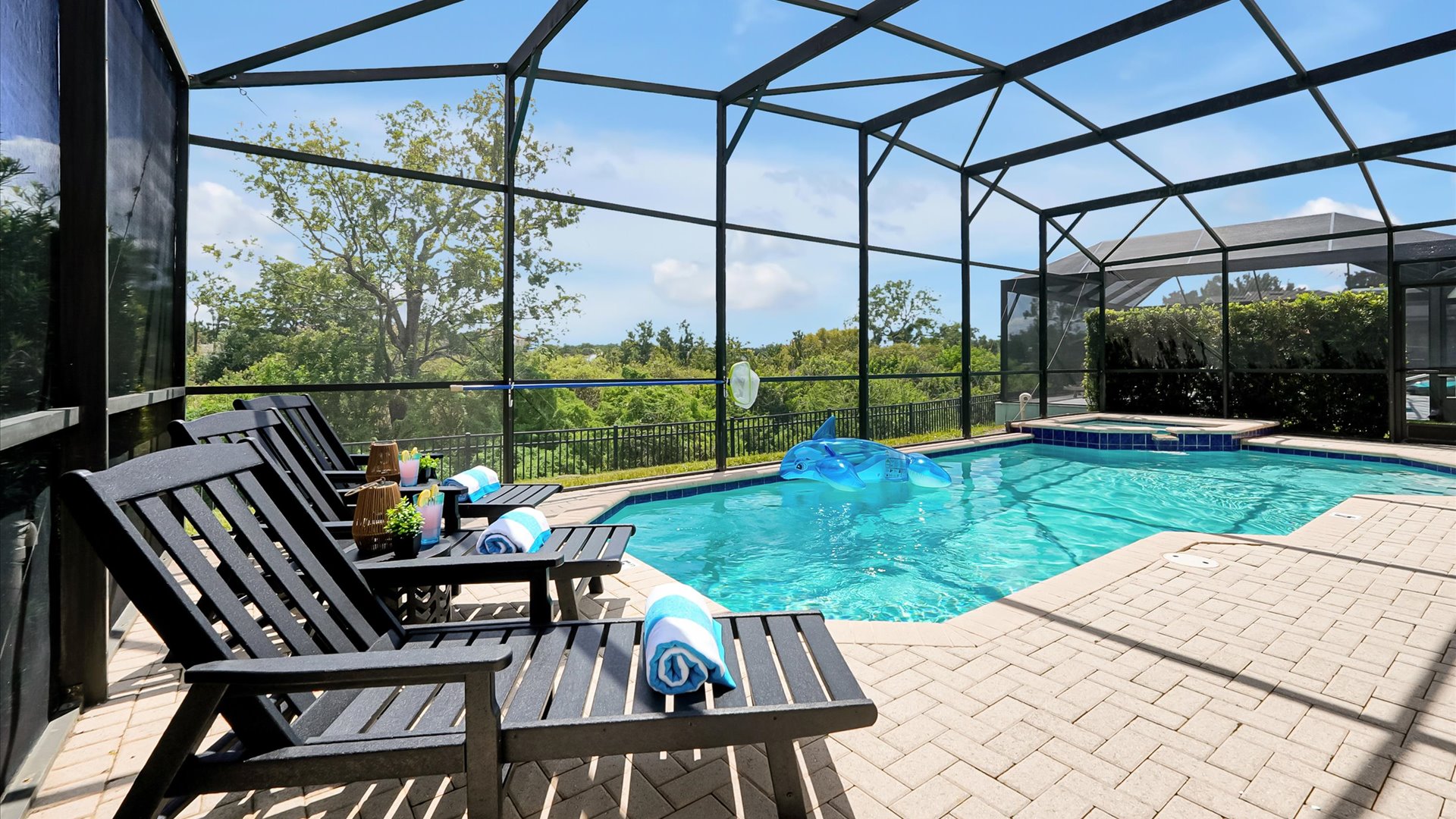 Poolside Loungers: Comfortable loungers overlook the private screened pool, spa and peaceful conservation.