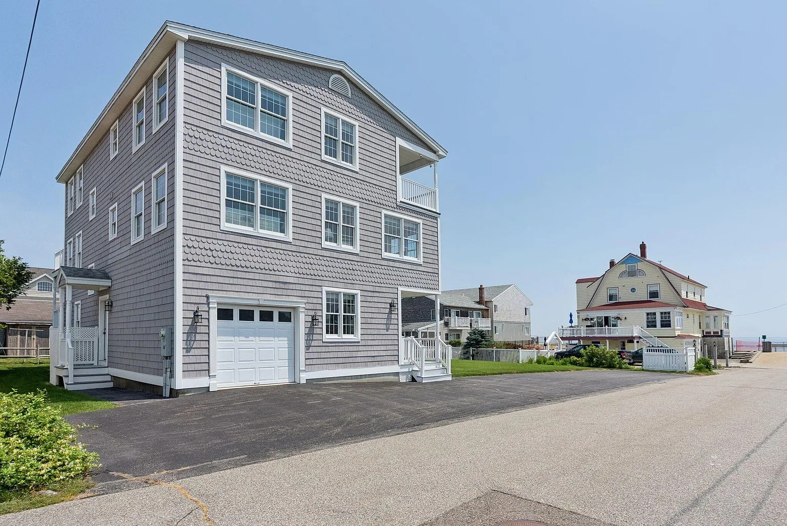 Exterior - Photo 2