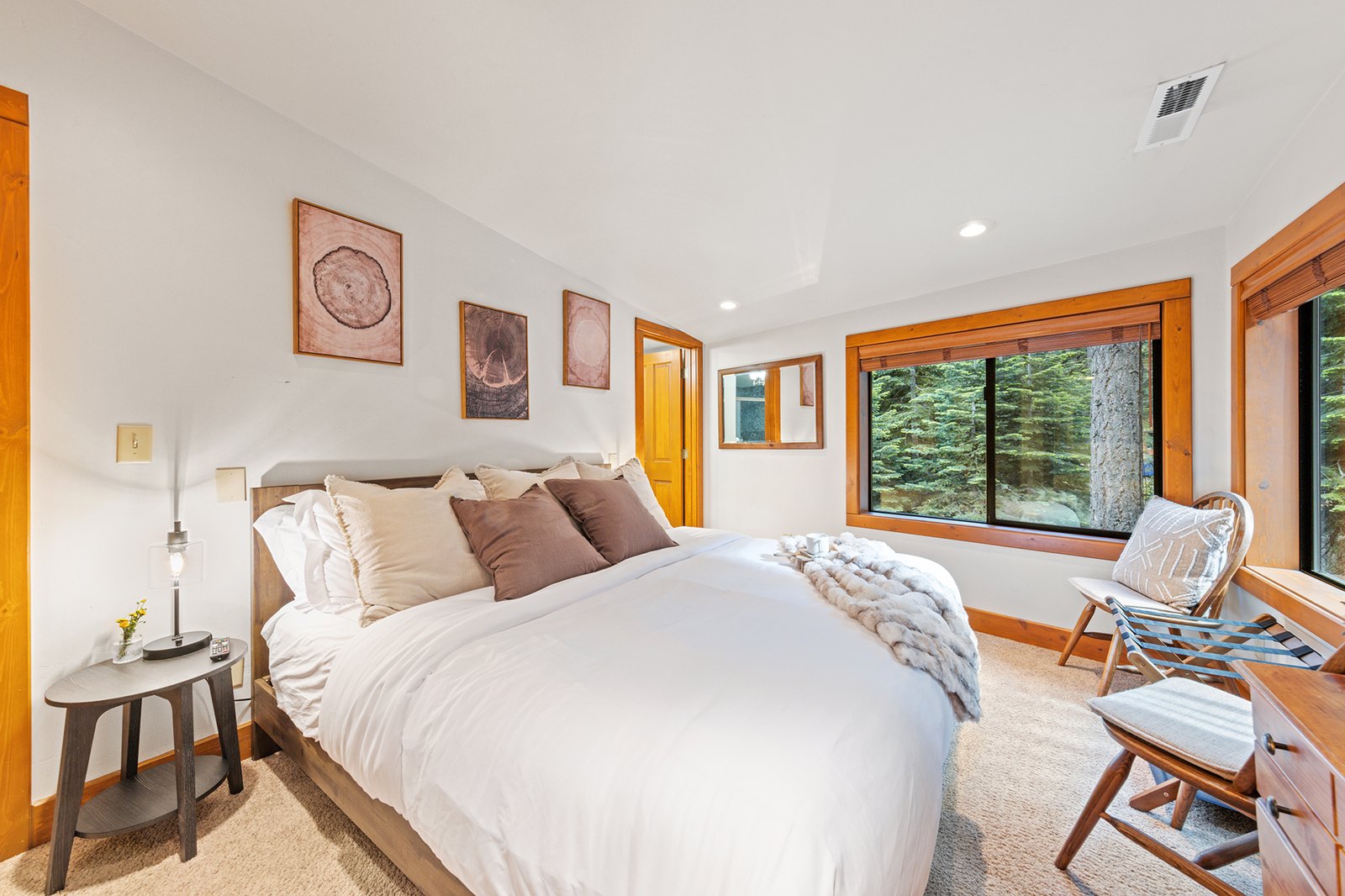 Main-Floor Queen — 1 Queen bed