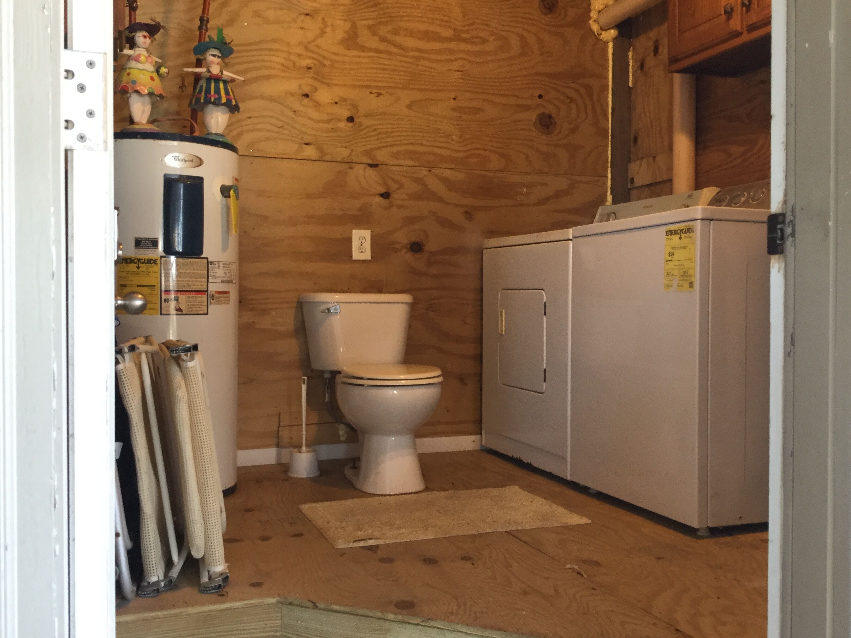 Laundry room and 1/2 bath for a quick run from the beach.