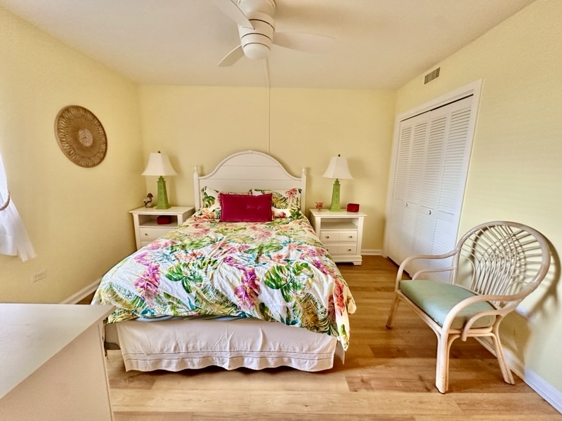 Guest Bedroom w/Queen Bed, TV
