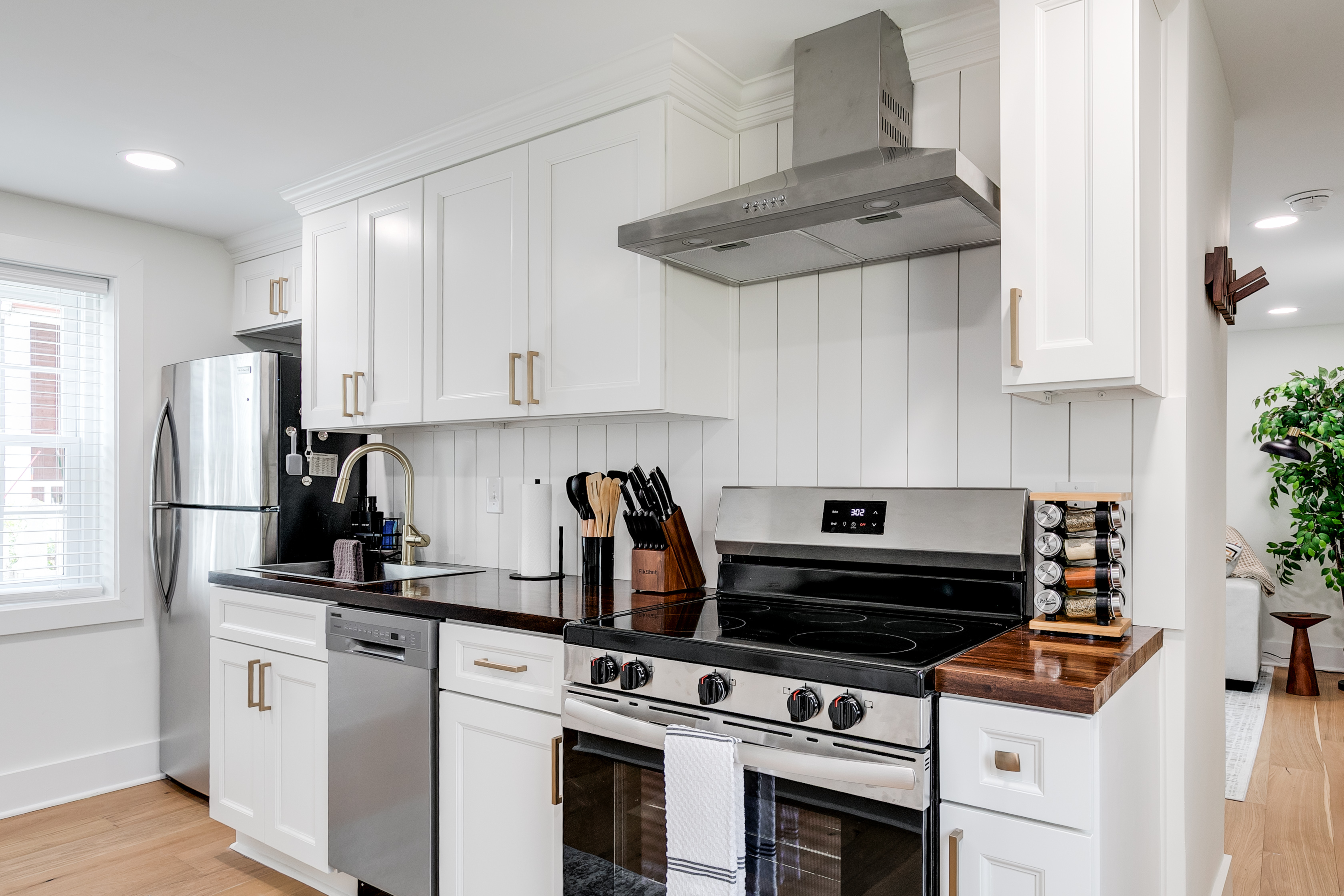 Gourmet Kitchen: Cook in style with modern appliances and a chic design perfect for culinary adventures!