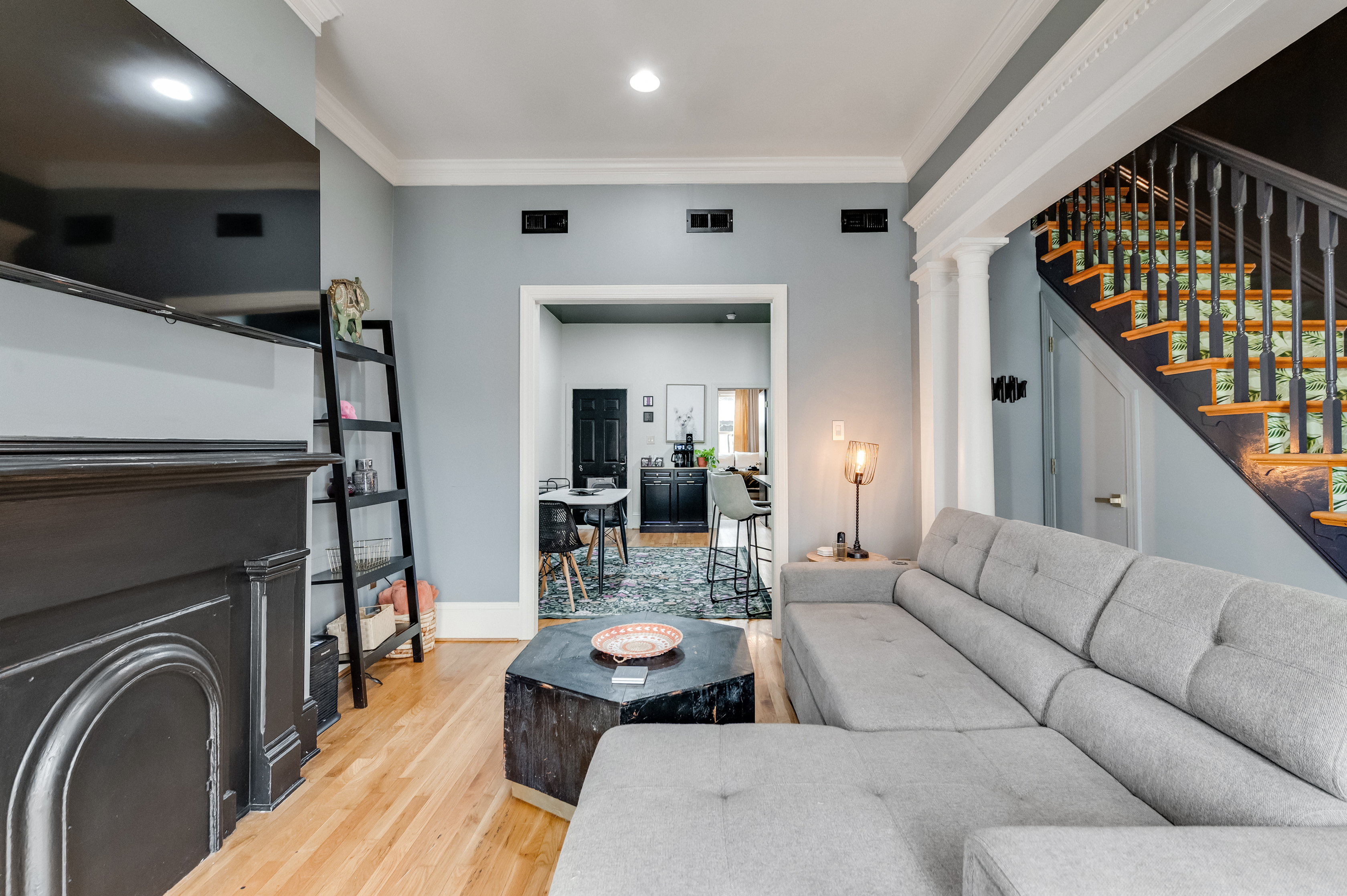 Living Room: Modern vibes with an inviting sectional and striking decor—your Richmond retreat awaits!
