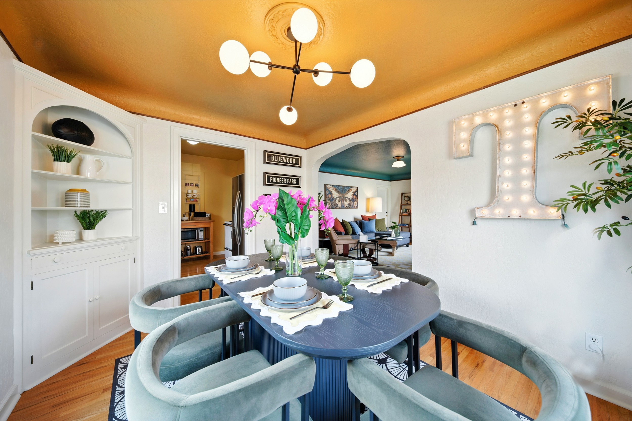 Dining room between the living room and kitchen, seats 6