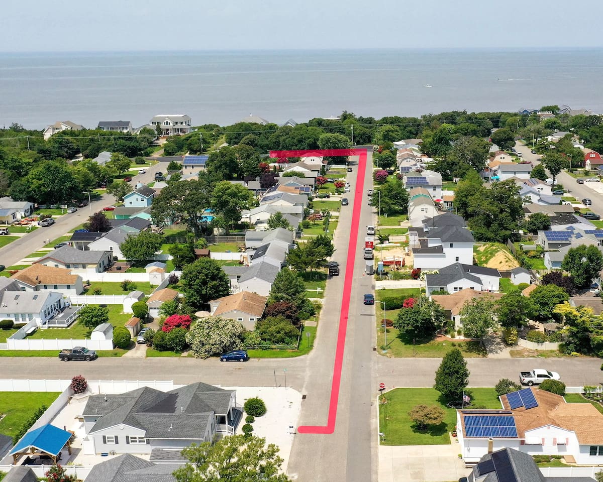 See exactly how close you’ll be to the water! This aerial view shows the short, direct path from your front door to the beach, making it easy to enjoy the sand and bay whenever you wish.