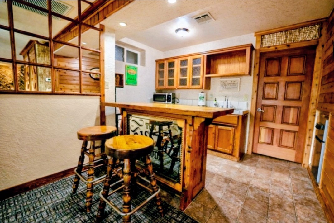 Mini bar area
